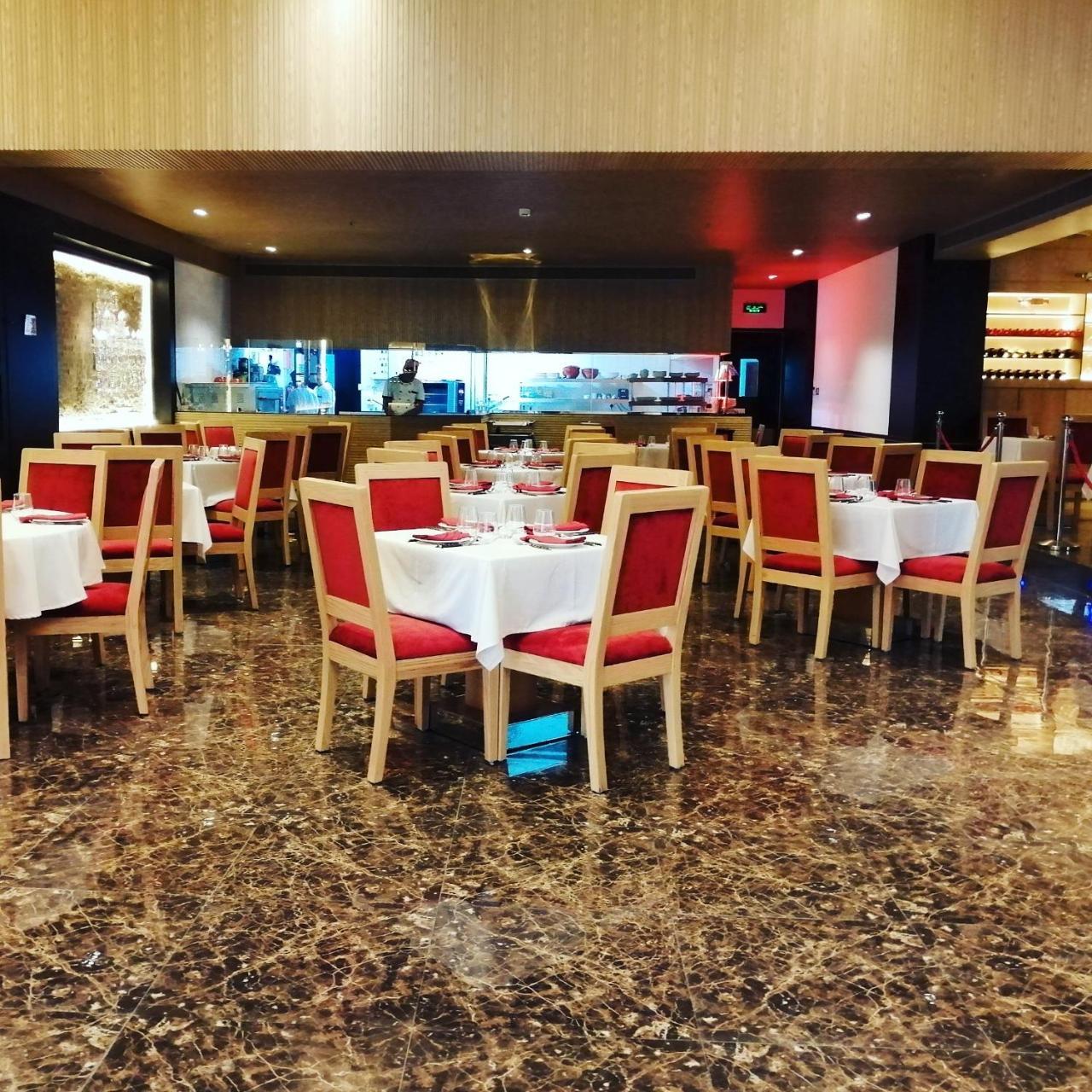The Olive Hotel, Juffair Манама Екстер'єр фото